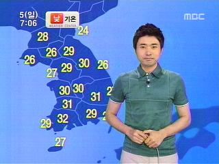 휴일, 덥고 한때 소나기