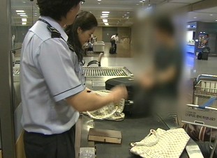 '사치품 반입 꼼짝마!' 세관 휴..