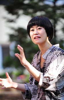 [월요 문화인]“이탈하지 않을 정도의 좀 황당한 이야기 쓸것”