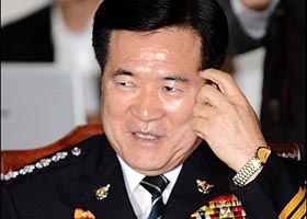 경찰청장 쑥쓰러워한 이유