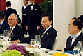 APEC 회의 참석 정상들과 환담하는 이명박 대통령