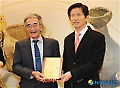 기무라 아키노리씨에 명예 경기도민증 수여하는 김문수 경기도지사