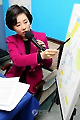4대강 사업 필요성 설명하는 조윤선 대변인
