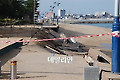 너울성파도에 맥못추는 속초 ´해안옹벽(?)´