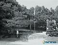 강용석의 '한국전쟁 기념비' 사진전 - 군포시 금정동 현충탑