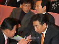 대화 나누는 민주당 지도부