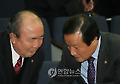 한나라당 의원총회 참석한 국토부장관과 기재부 장관