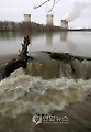 FILE USA NUCLEAR THREE MILE ISLAND LEAKAGE