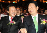 주가오른 손학규, 한달여만에 국회 방문