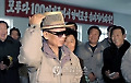 새모자 쓴  김정일