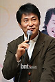 [포토] 여유로운 표정으로 인터뷰중인 이한위