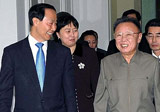 환한 웃음짓는 김정일-왕자루이