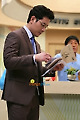 [포토엔]드라마 ‘살맛납니다’  대본 연습중인 이민우