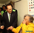 이회창 총재, 설앞두고 문래동 쪽방촌 방문