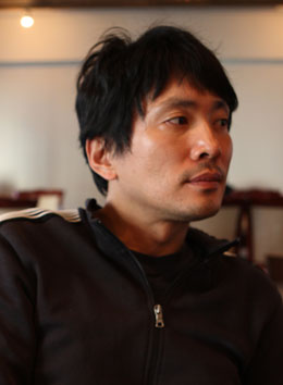 내 속의 울음을 재우는 일까지도 '찬란한 세상'