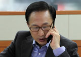 천안함 침몰 상황보고 받는 이 대통령