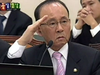 군번줄과 경례