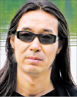 돌과 꽃이 달콤한 사랑을 속삭이네…