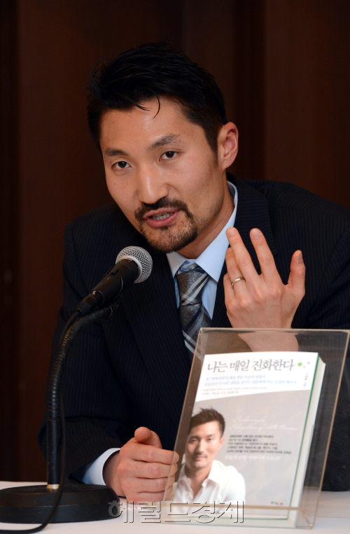 <새책>美 서바이버 게임 우승자, 권율 “나는 지금도 두렵다”