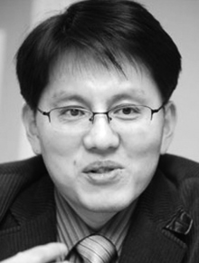 혁명이 사라진 자리엔 깊은 고독만이